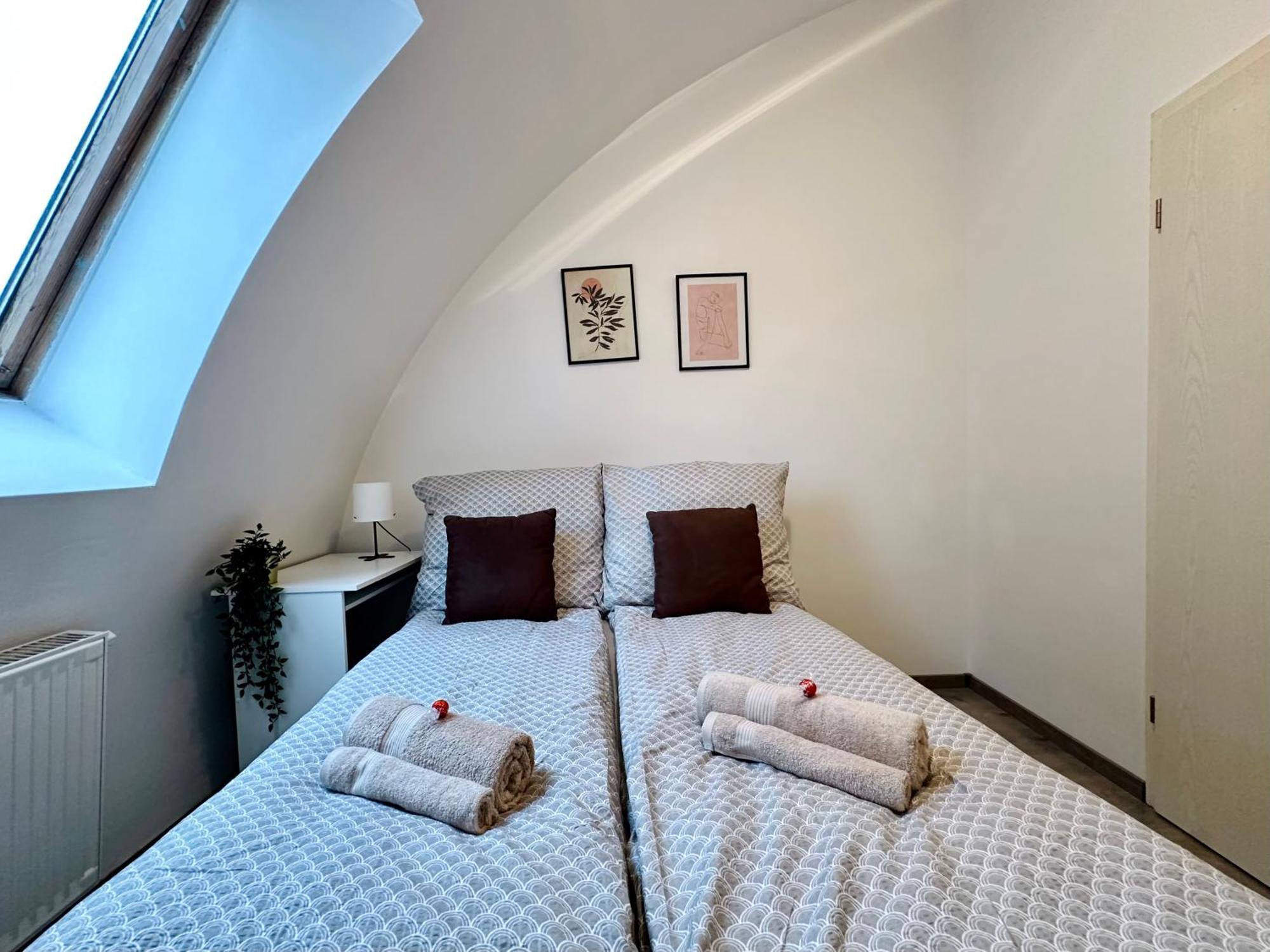 Free Parking - Stargate Apartmán Budapešť