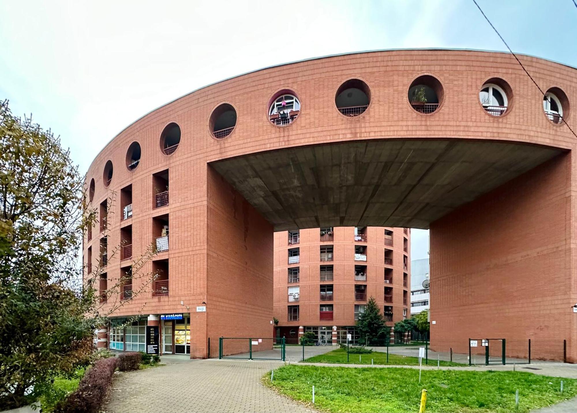 Free Parking - Stargate Apartment Budapest